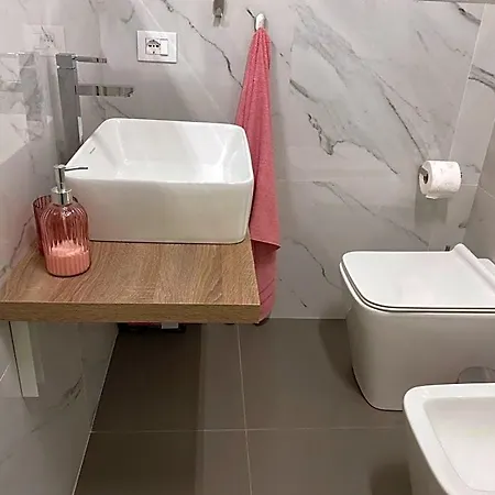 فندق مبيت وإفطار Kola 3*